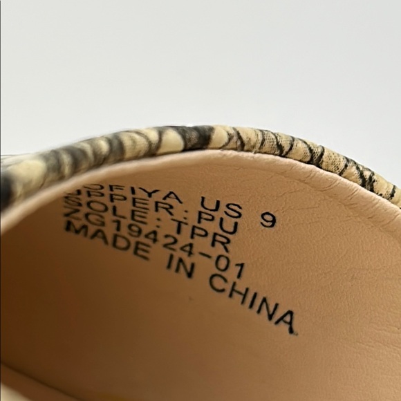 New Tahari Sofiya Kitten Heel Pumps 9 Snakeskin Pointy Toe Beige Black Classic - Picture 8 of 16